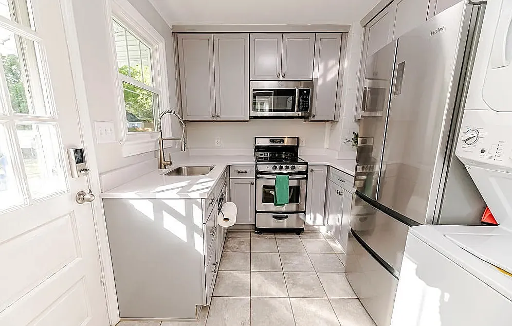 2 bed, 950 sqft, $1,950 — Photo 3