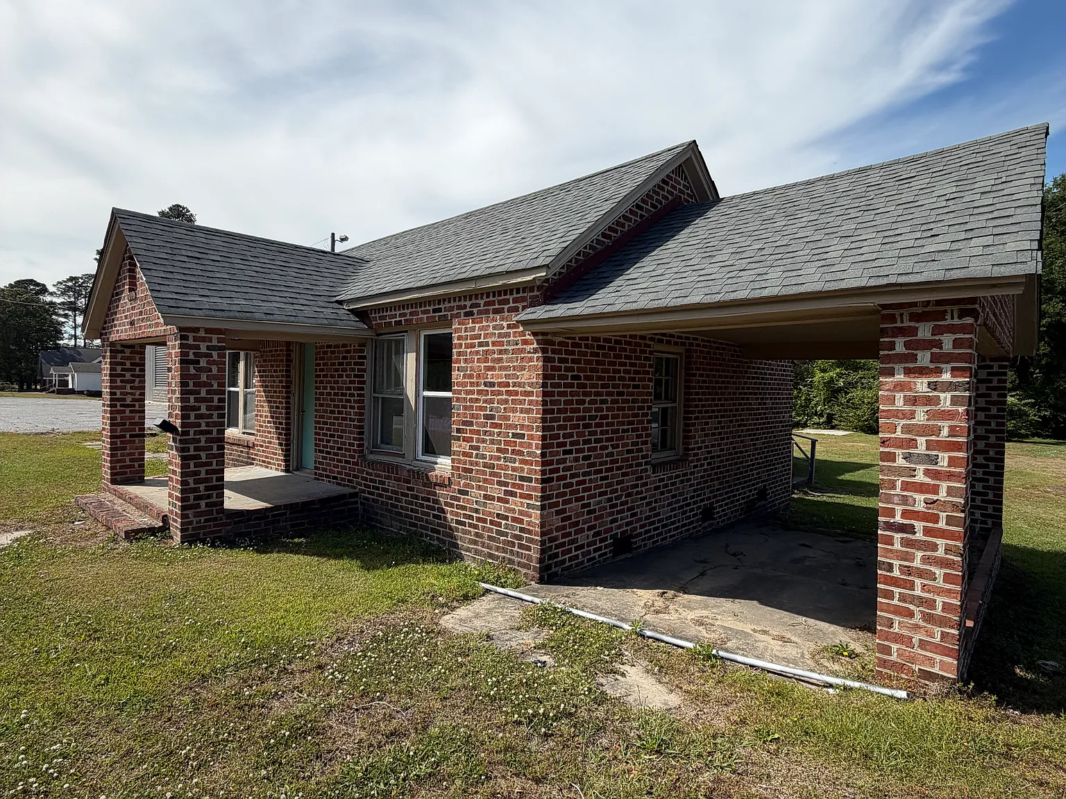 3 bed, $1,400 — Photo 2