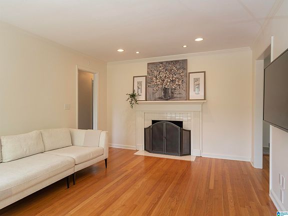 4th image of 1824 Windsor Blvd