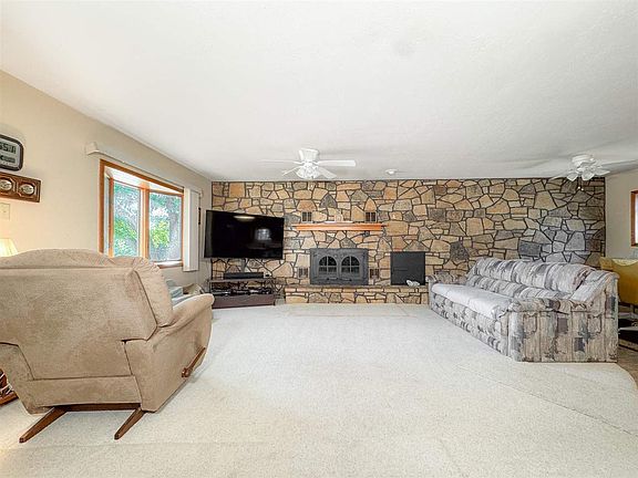 2nd image of 109 Oak Dr