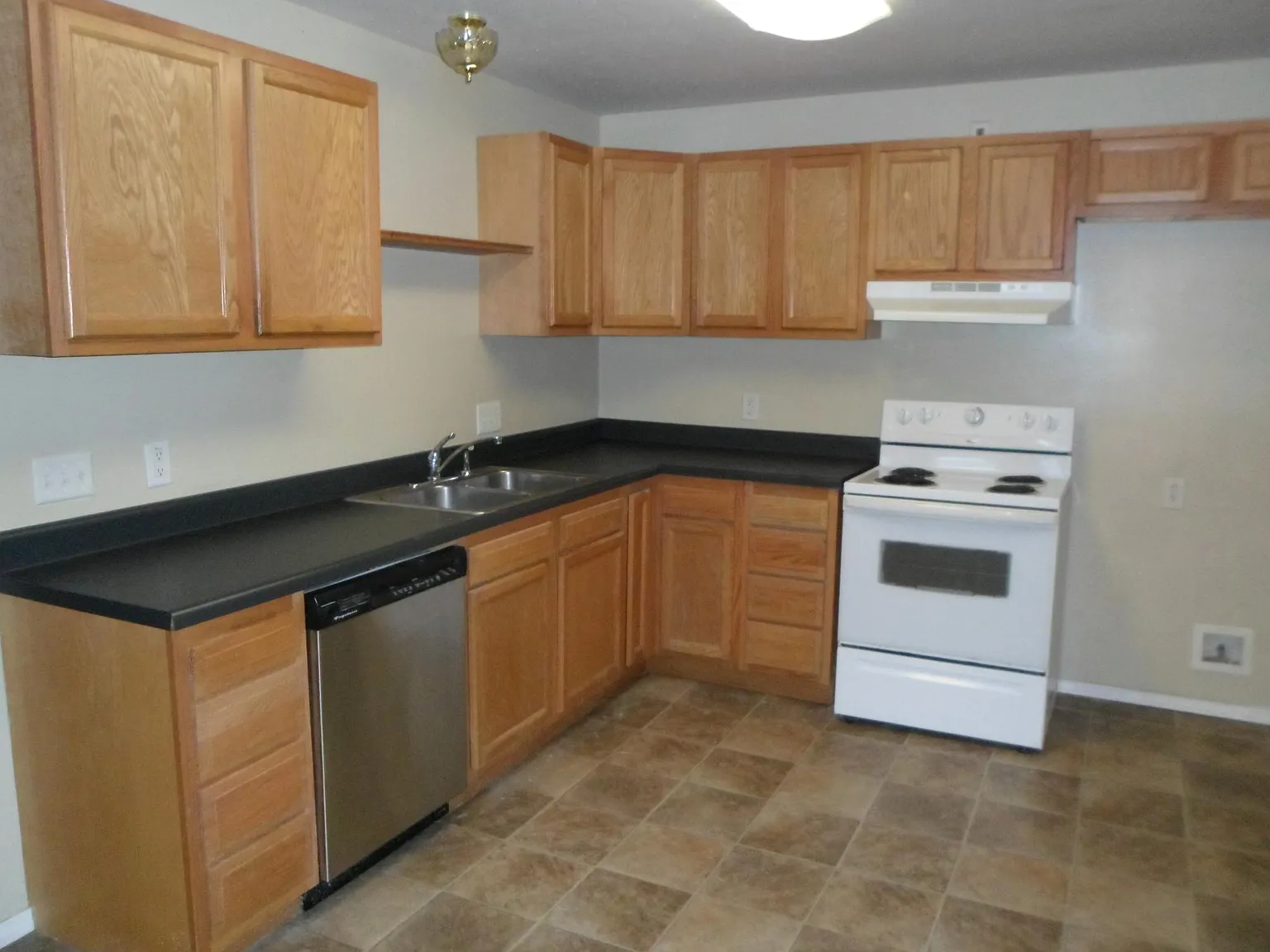 2 bed, 1.5 bath, 1000 sqft, $650 — Photo 4