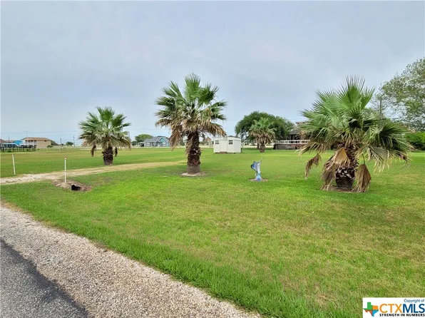 631 W Bayshore Dr, Bayshore, TX 77465
