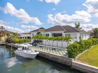 1643 Stanford Ln, Sarasota, FL 34231