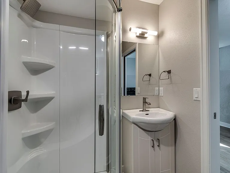 822 W Lakeside St — Photo 24