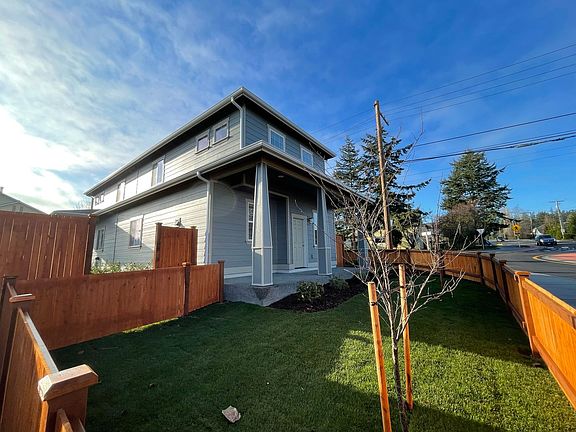 4th image of 1209-1223 32nd St #3203