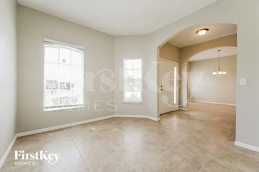 4 bed, 2.0 bath, 2429 sqft, $2,235 — Photo 3