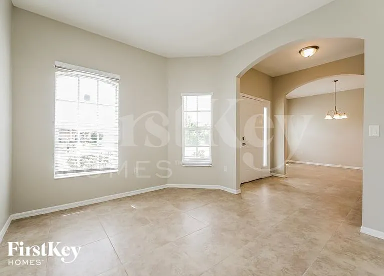 820 Poinsettia Ave — Photo 3
