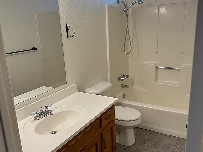 929 Perdew Ave — Photo 10