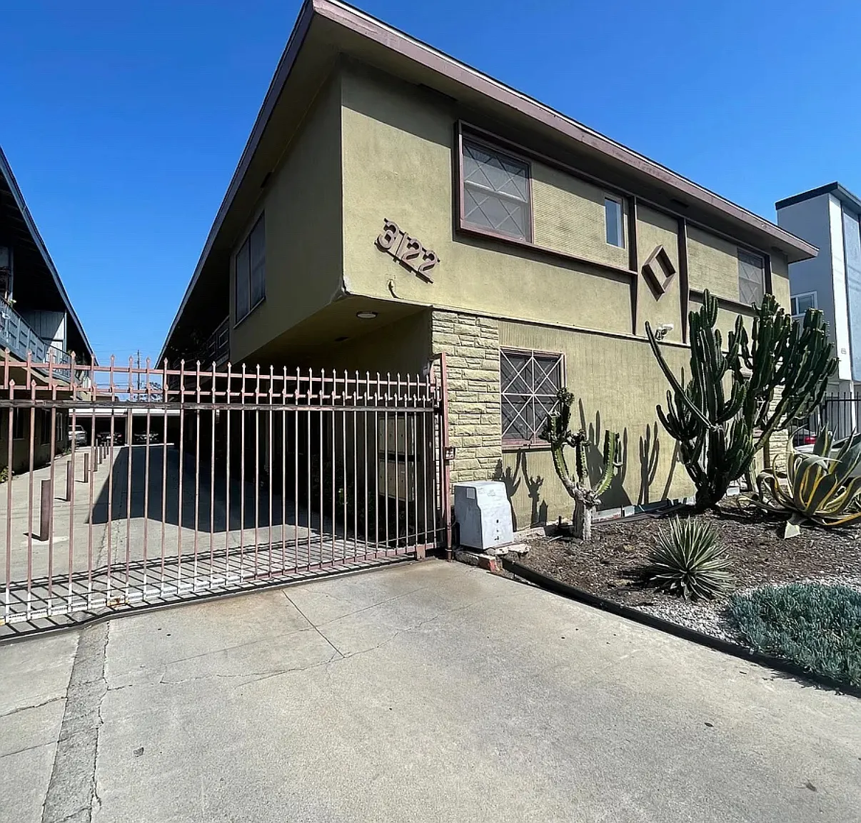3 bed, 1.5 bath, $3,195 — Photo 1