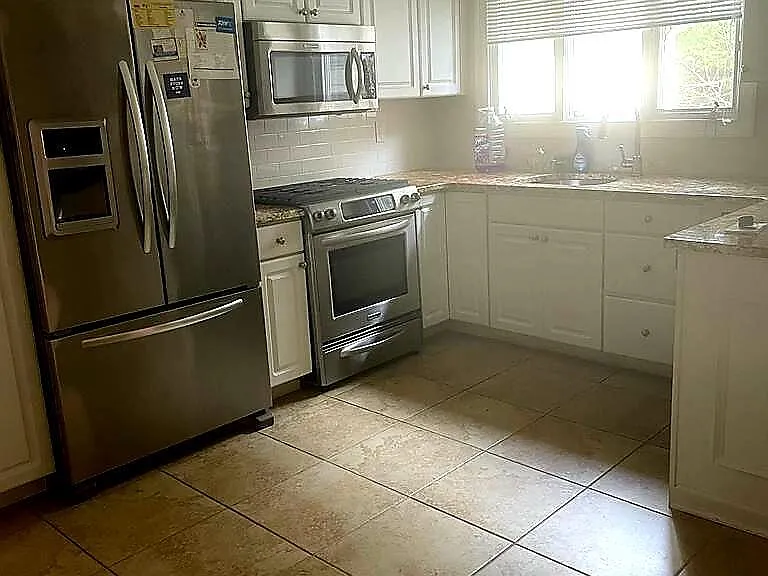 4 Joanna Ct — Photo 6
