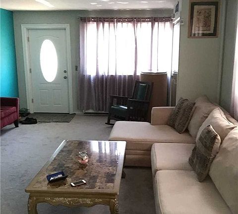 4th image of 10716 109th St