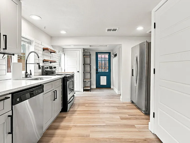 2201 W Warren Ave — Photo 5