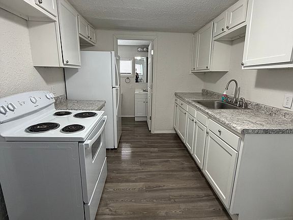 4th image of 1048 N Jefferson St