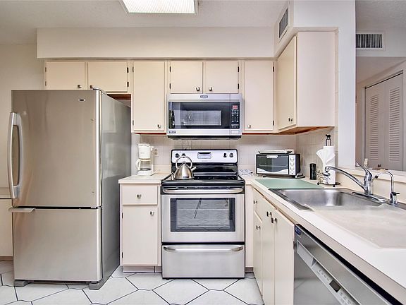 3rd image of 14895 Builtmore Way
