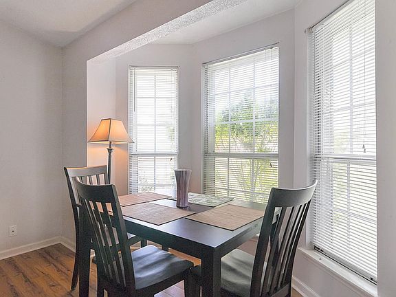 4th image of 810 Patio Ct