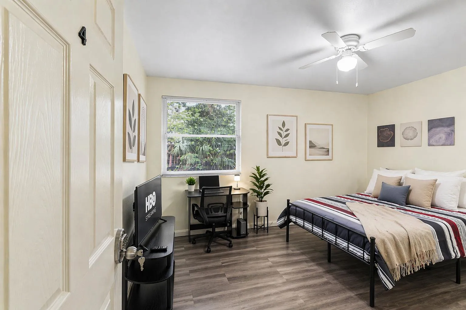 4 bed, 4.0 bath, 2144 sqft, $910 — Photo 4
