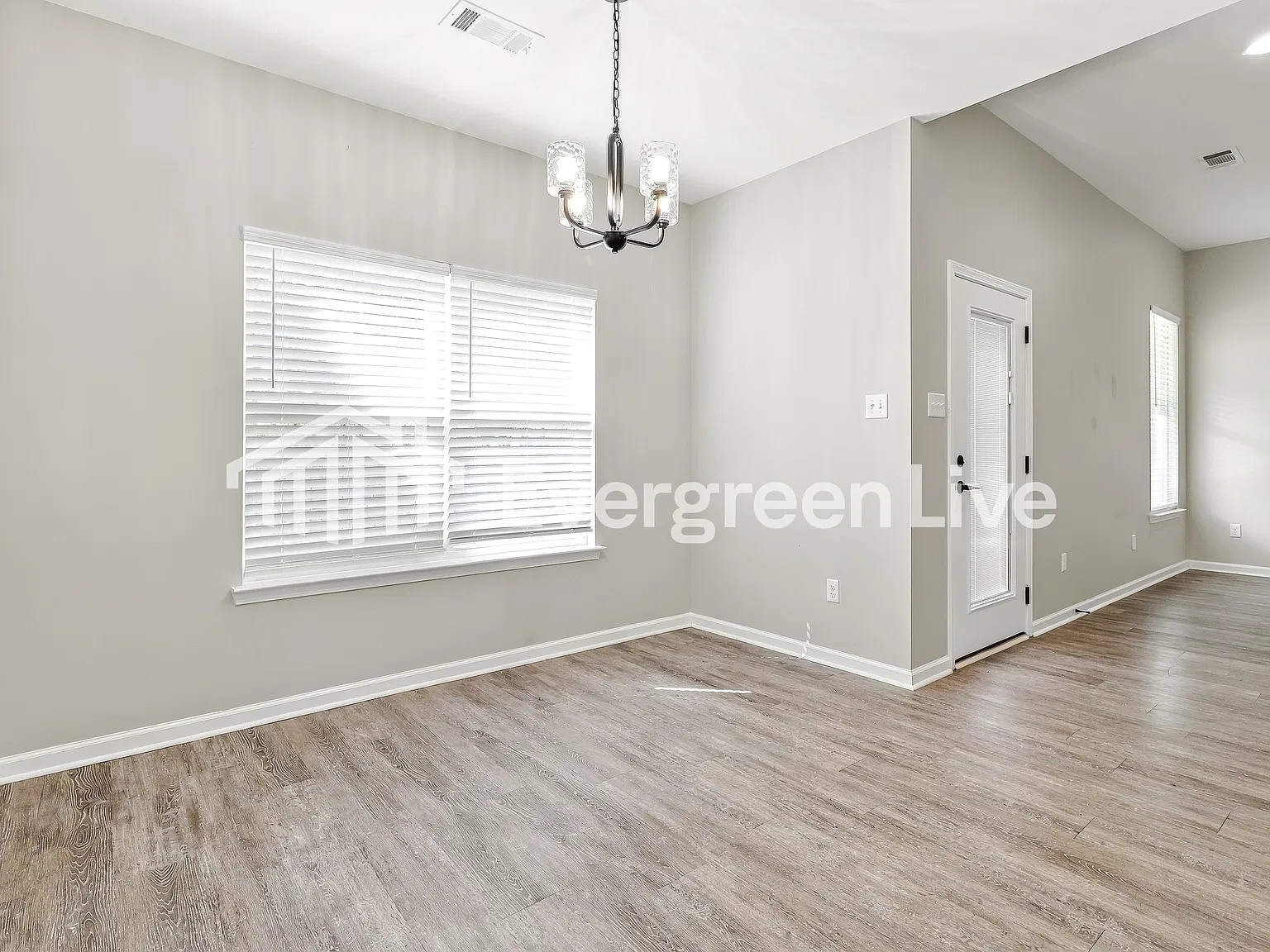 4 bed, 2.0 bath, 2000 sqft, $1,845 — Photo 4