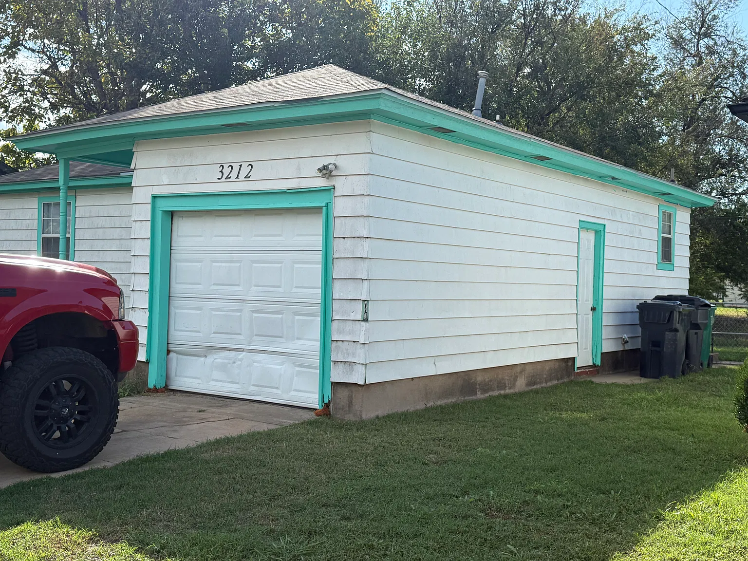3 bed, 883 sqft, $1,000 — Photo 2