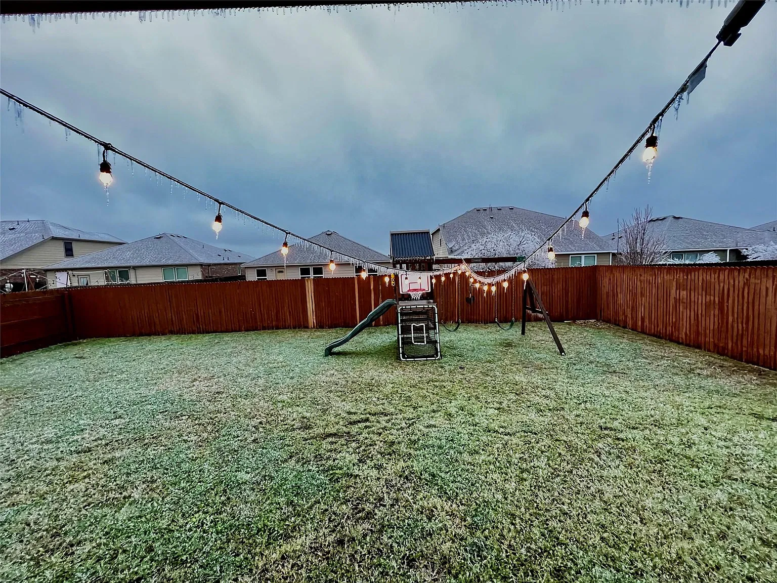 3 bed, 2.0 bath, 1670 sqft, $1,975 — Photo 2