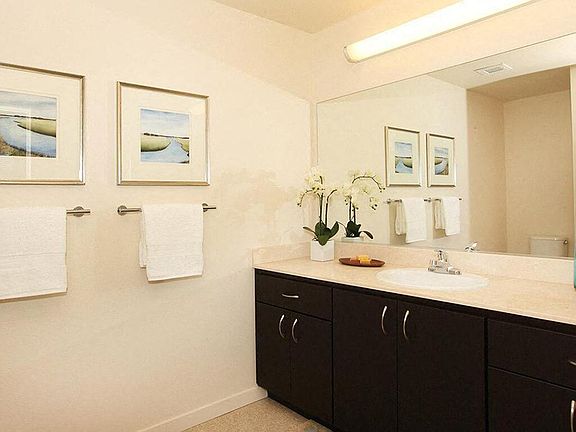 4th image of 1315 SE Umatilla St APT 407