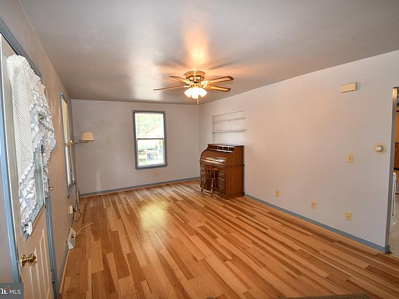 4th image of 1020 Murdock Ave