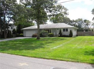 464 Henry Blvd, Holbrook, NY 11741