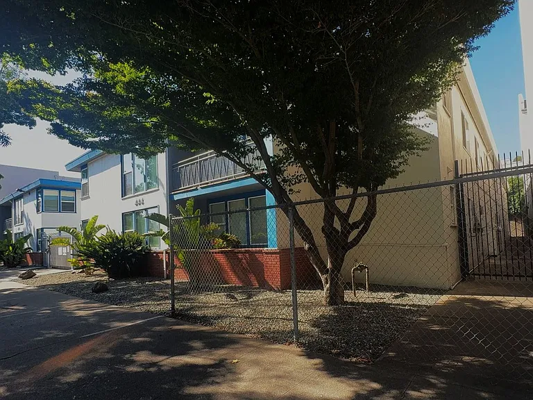 444 28th St — Photo 2