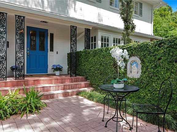 2nd image of 210 Trismen Ter