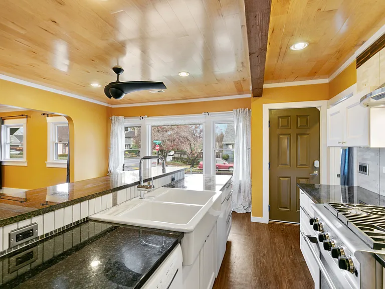 Lots of natural light