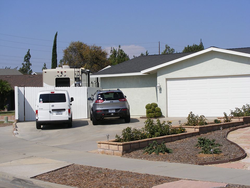 2nd image of 4645 Pavia Way