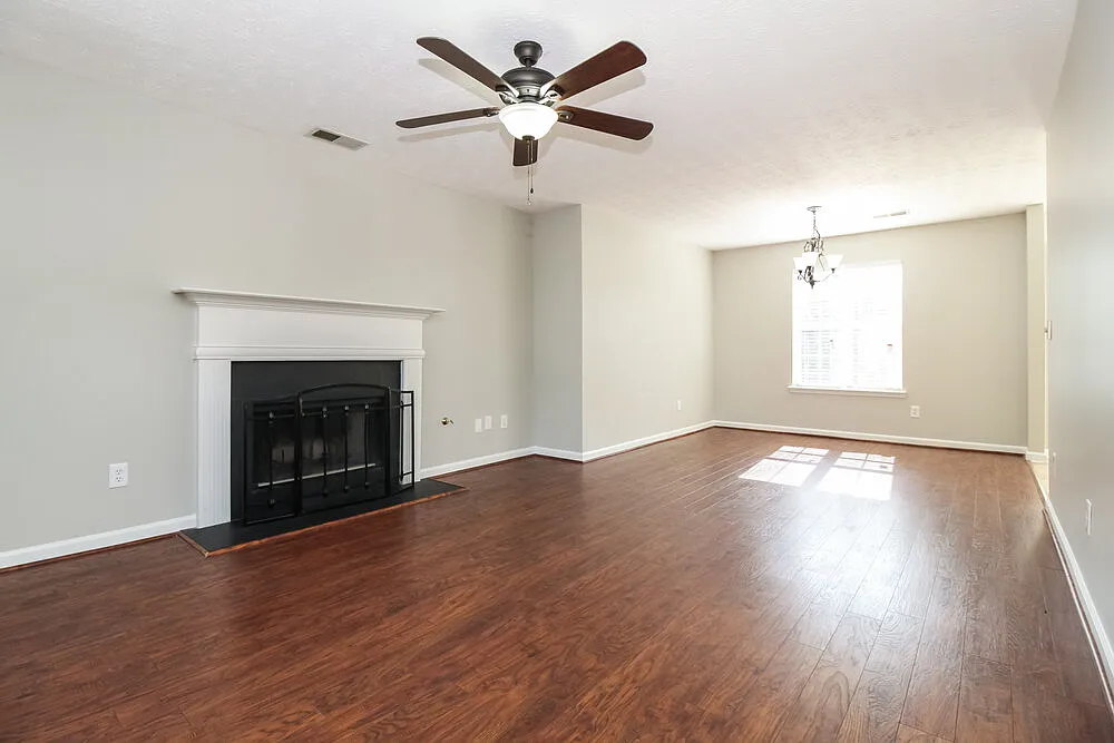 4 bed, 2.5 bath, 2082 sqft, $2,440 — Photo 3