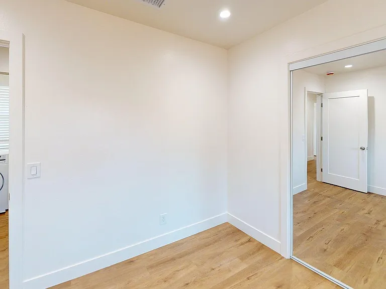 936 Calle Pensamiento #B — Photo 15