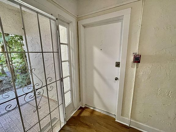 4th image of 931 Catalonia Ave #5