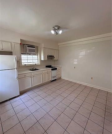3rd image of 1578 Jefferson Ave #15