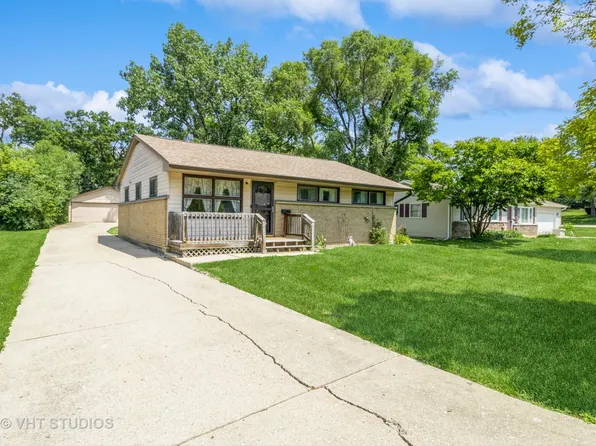 170 Old Farm Ln, Carpentersville, IL 60110