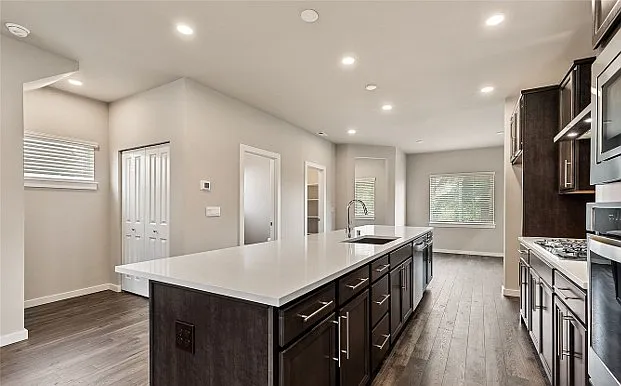 409 207th St SE — Photo 32