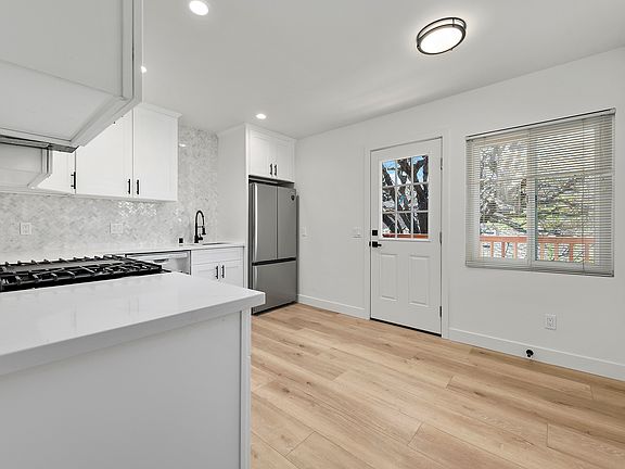 4th image of 474 Waverley St
