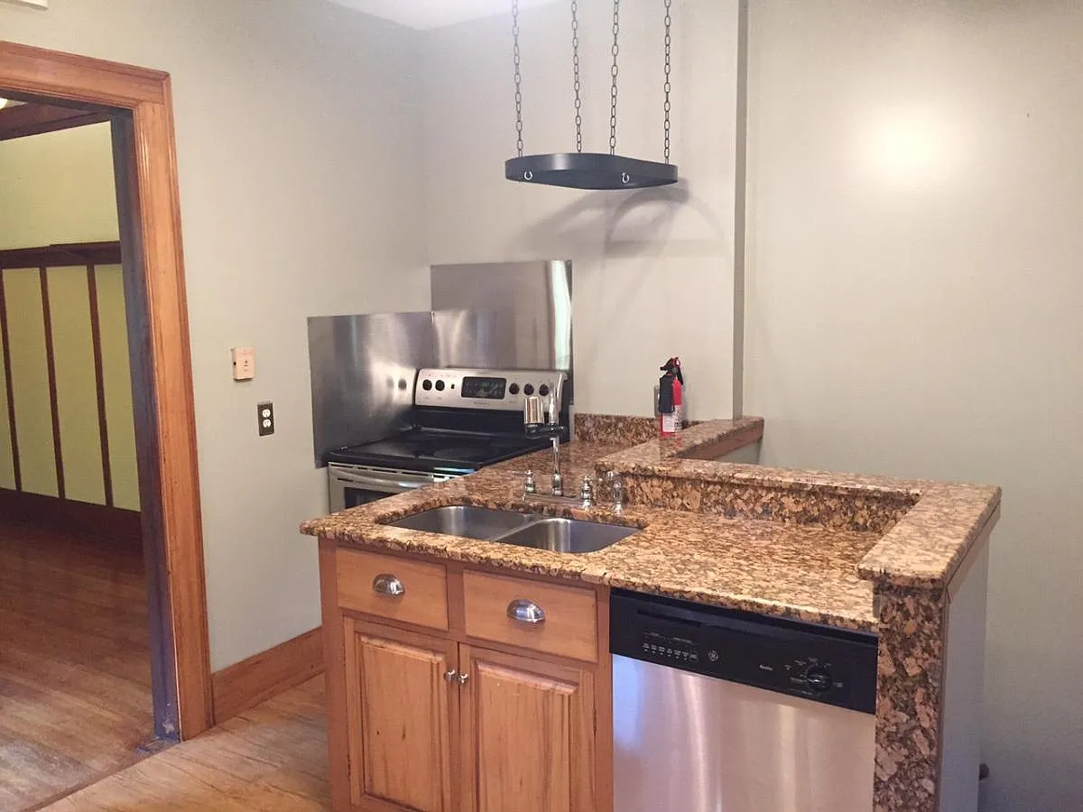 2 bed, 1600 sqft, $1,500 — Photo 3