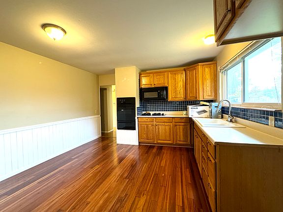 5th image of 2485 Greenbriar Dr