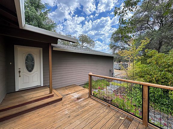 2nd image of 1063 Skyline Dr