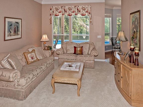 4th image of 357 W Silverthorn Ln