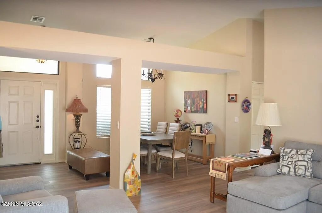 3 bed, 2.0 bath, 1573 sqft, $2,195 — Photo 4