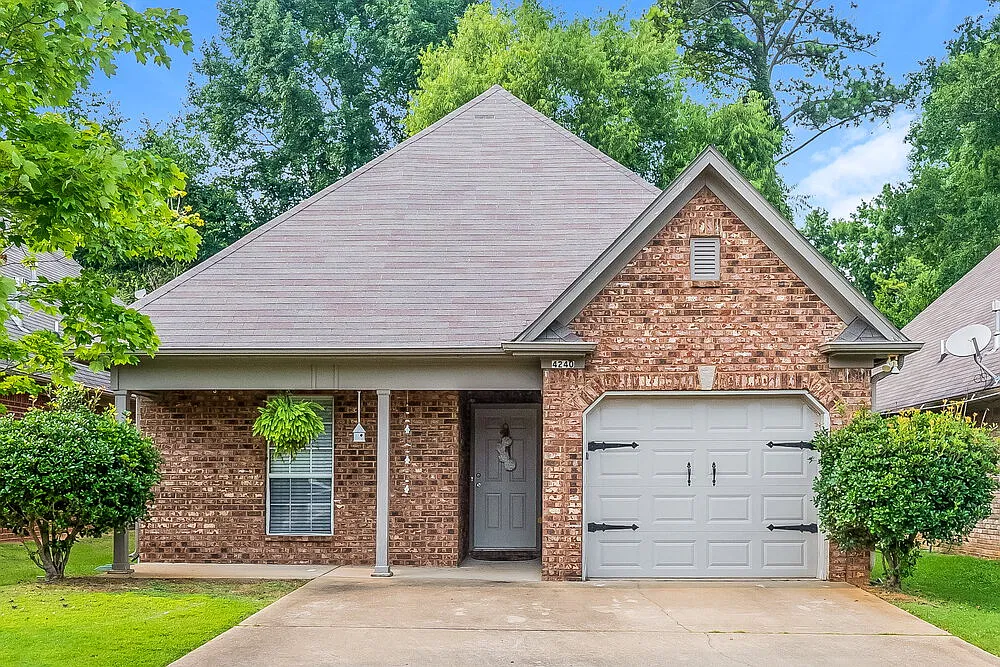 3 bed, 2.0 bath, 1380 sqft, $1,620 — Photo 1