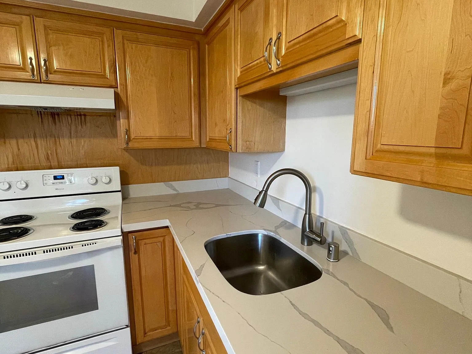 2 bed, 1.5 bath, 880 sqft, $3,295 — Photo 1