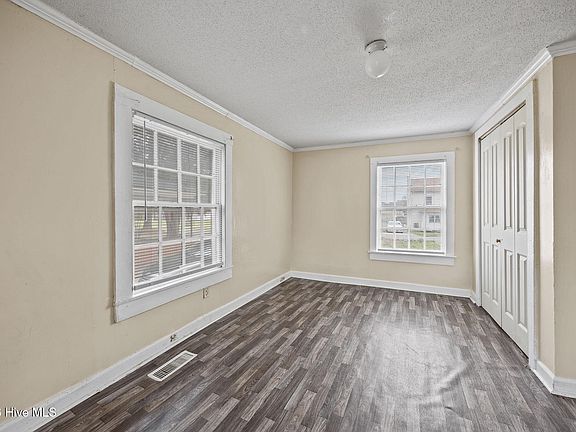 15th image of 408 Boush Street