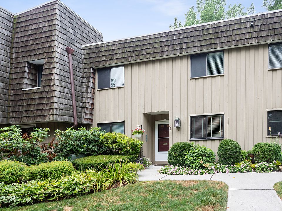 25 Ledgebrook Drive