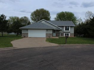 1409 Fox Run Ct, Chippewa Falls, WI 54729