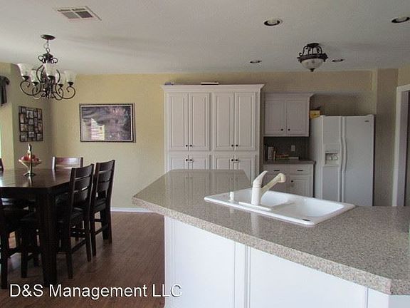 2nd image of 1724 Parkway Dr