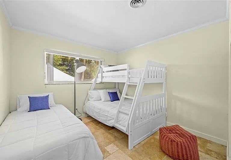 332 NW 26th Ct — Photo 33