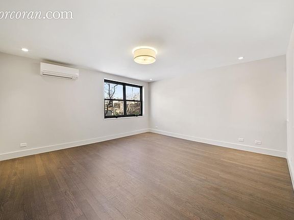 2nd image of 142 Bank St APT 3A